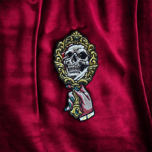 Skull v27 - Hollow Reflection
